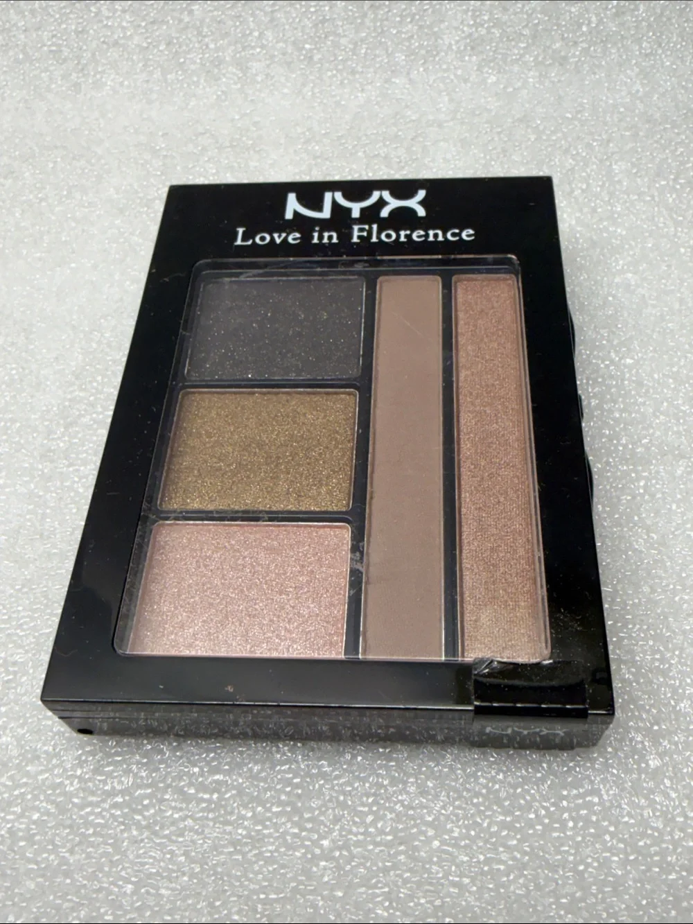 NYX Eyeshadow Set in Brown Tones. LIF05